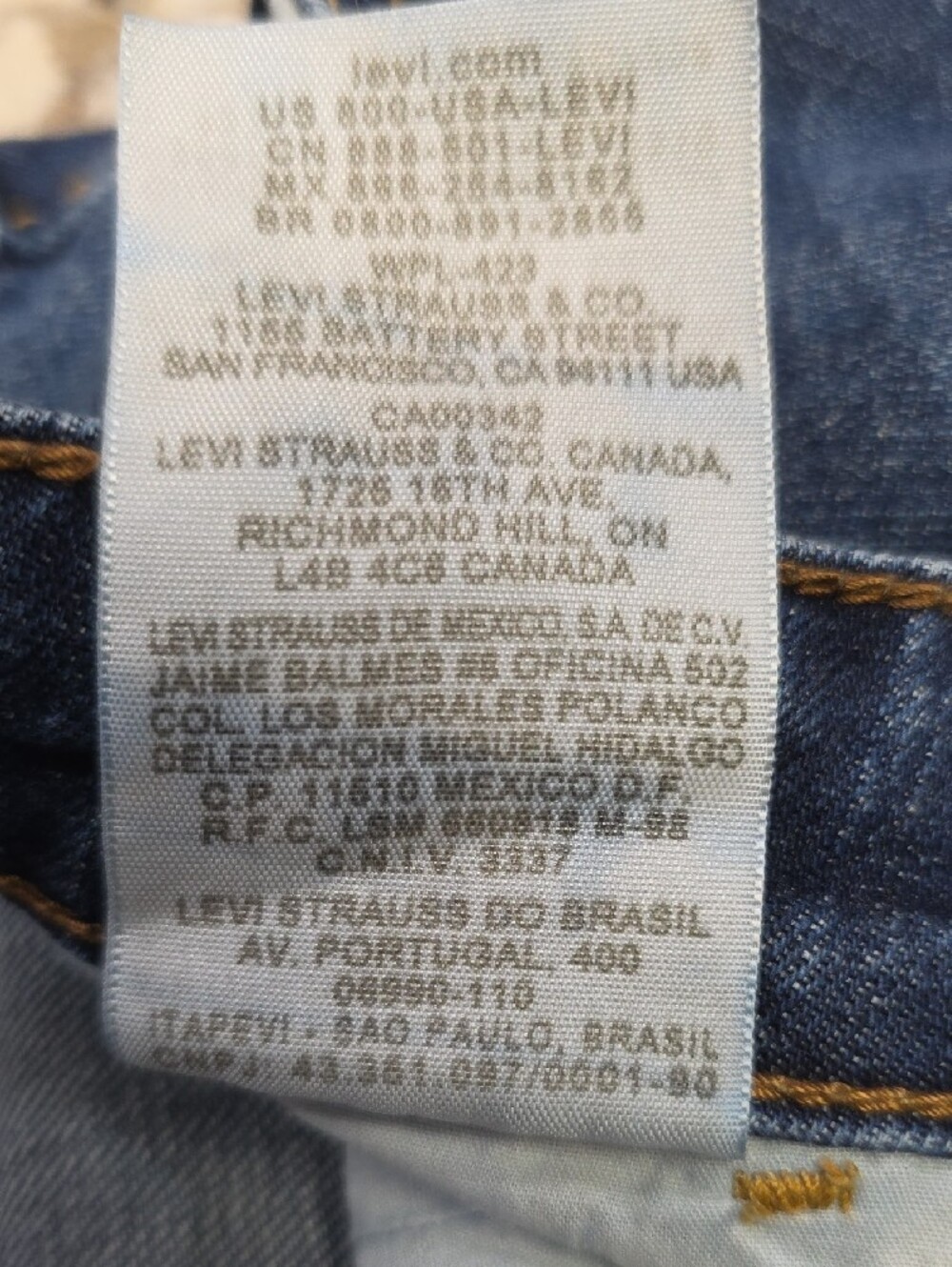 Vintage Levi's Y2K 590 Bootcut In Medium Wash Denim with Gold Stitching - Picture 14 of 14